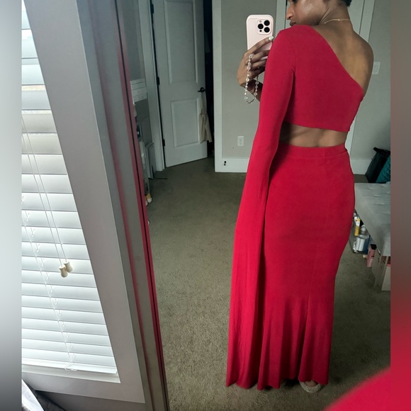 Elegant Red One-Shoulder Skirt Set - Picture 10 of 10